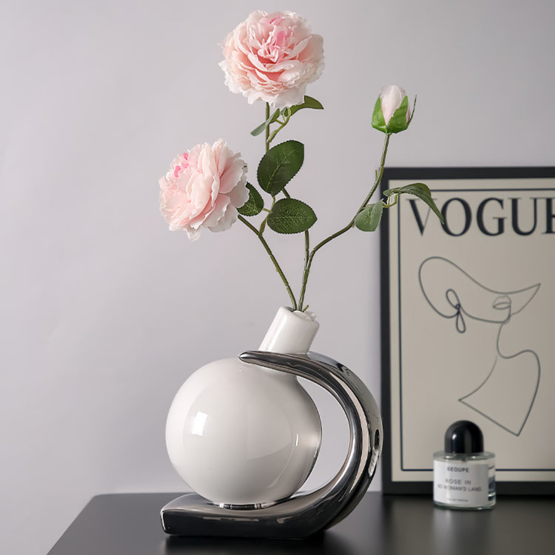 Modern Nordic Style Ceramic Flower Vase With Flower