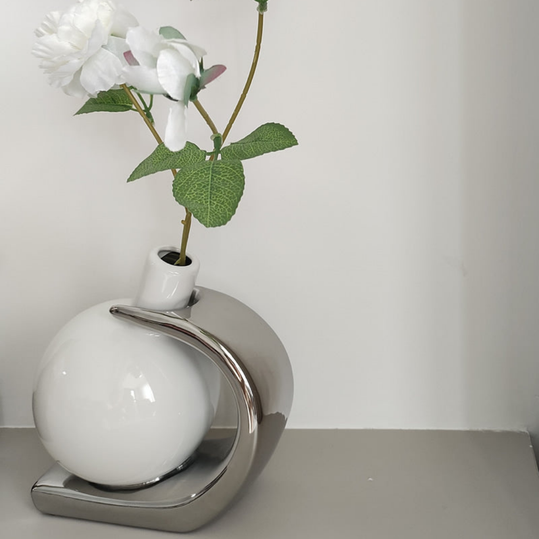Modern Nordic Style Ceramic Flower Vase With Flower