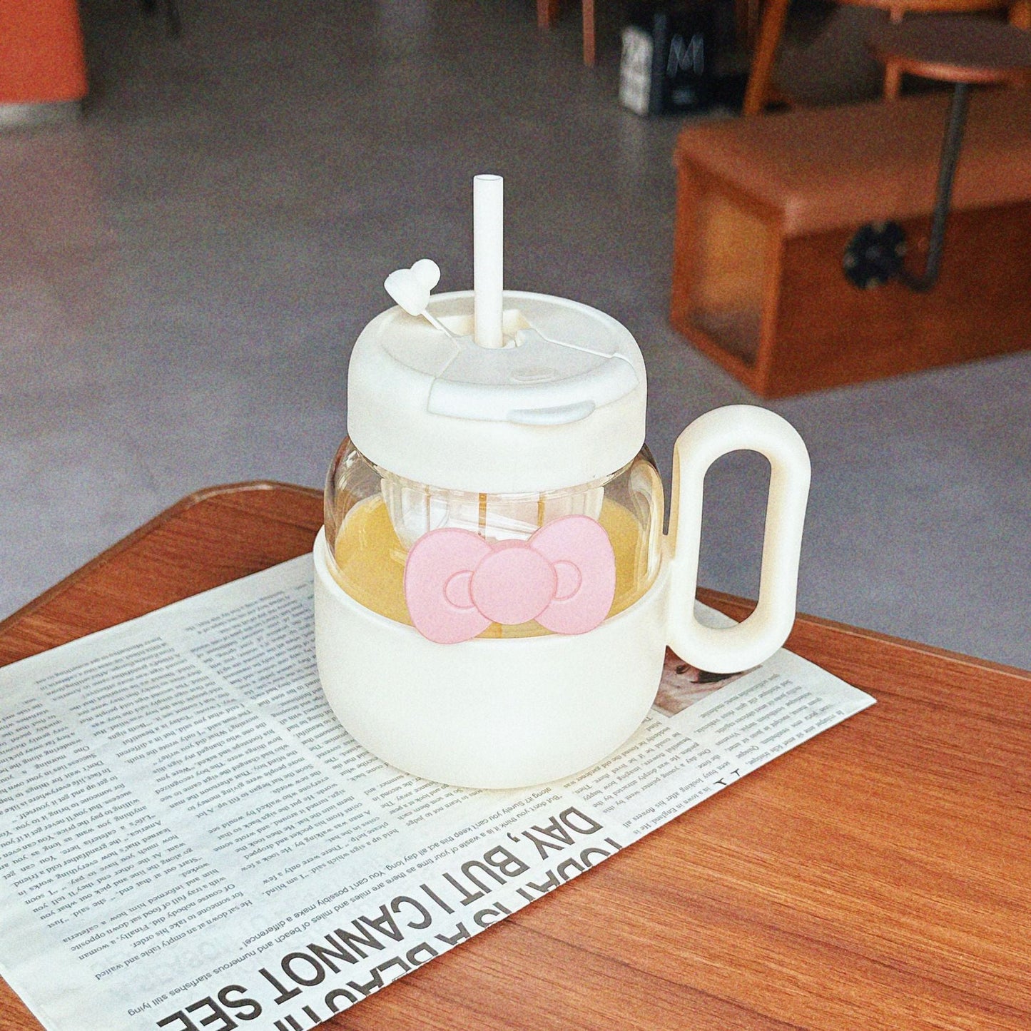 Kawaii Glass Beverage Mug with Lid & Straw (600 ml)